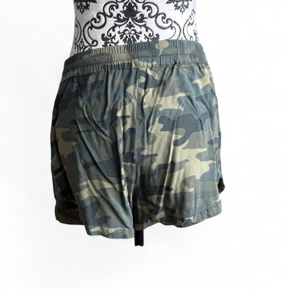 Z Supply Camo Matching Set 🌿 (Top M / Shorts L) - Picture 5 of 9